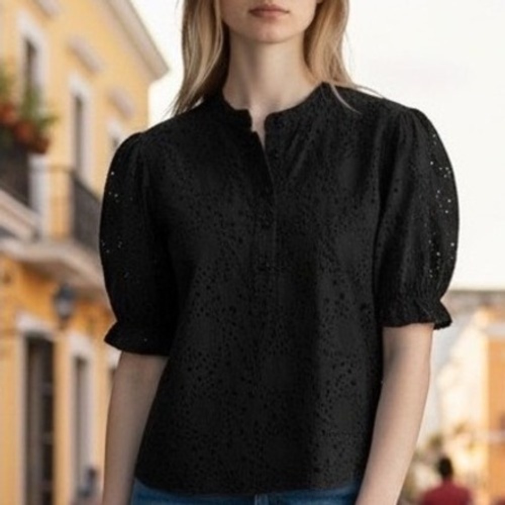 Lea & Nicole Black Eyelet Overlay Top Blouse Size Medium 100% Cotton